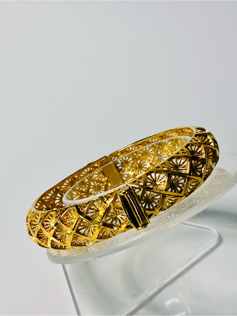 Stackable Gold Filigree Openwork Bangle Bracelet - Elegant Women's Jewelry - Picture 2 of 14